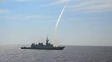 تمرين بحري ضخم.. السعودية وعمان تطلقان مناورات عسكرية بمشاركة 10 سفن حربية وتجارب صاروخية